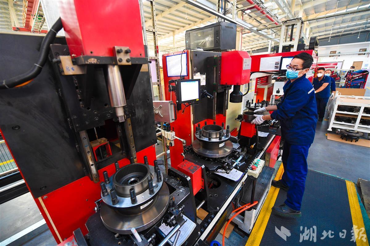 十堰東風(fēng)專用零部件:新產(chǎn)品產(chǎn)值率達(dá)70%